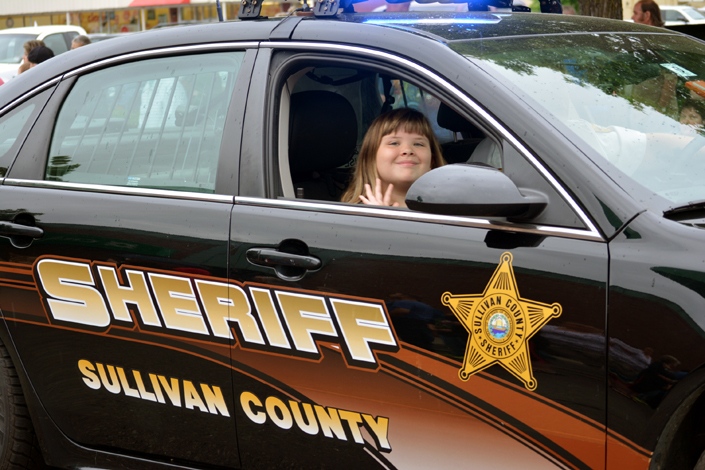 This lucky youngster rides shotgun in the Sullivan County Sheriff car the 2016 Stevens Alumni parade.  (1/125 sec., F5.6, automatic-no flash mode, ISO 250, 55mm telephoto).Photo: Stephen C. Fitch   June 11, 2016   11:10 AM